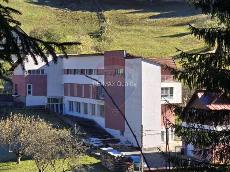 Vila / Pensiune / Camin / Azil seniori, zona superba Moeciu, parcare - 4