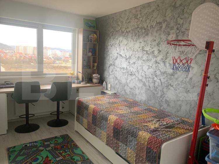 Apartament 3 camere, loc de parcare, bloc nou, zona Zavoaie