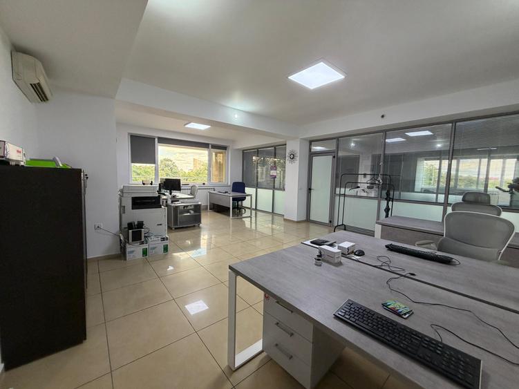 Spațiu comercial Birouri 208 mp + Terasă 196 mp