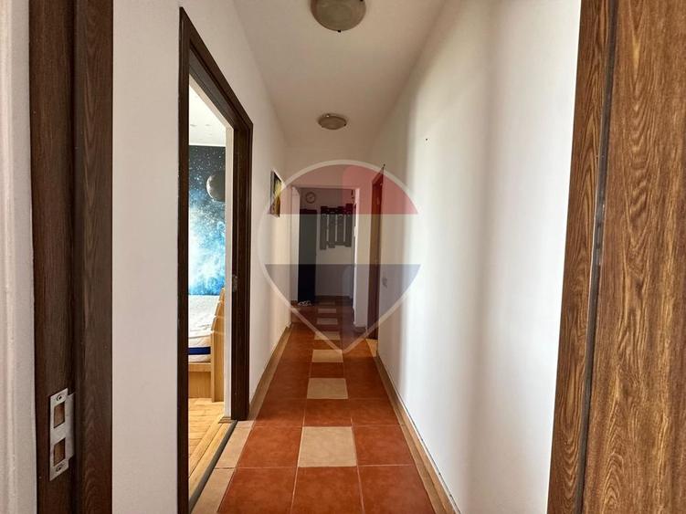 Inchiriere apartament cu 2 camere/ loc de parcare