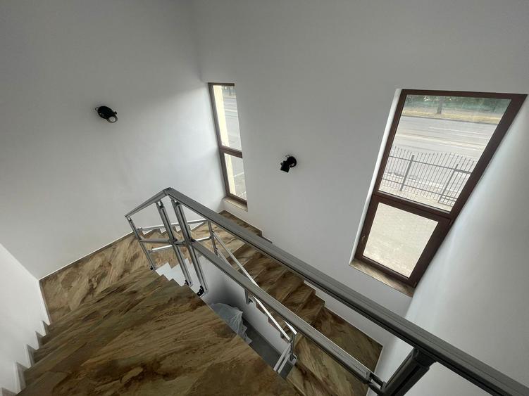 Spatiu comercial de inchiriat, finisat modern, parcari, Muncii