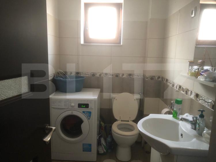 De vanzare casa 4 camere , 9 ari teren , intrare în Paulesti