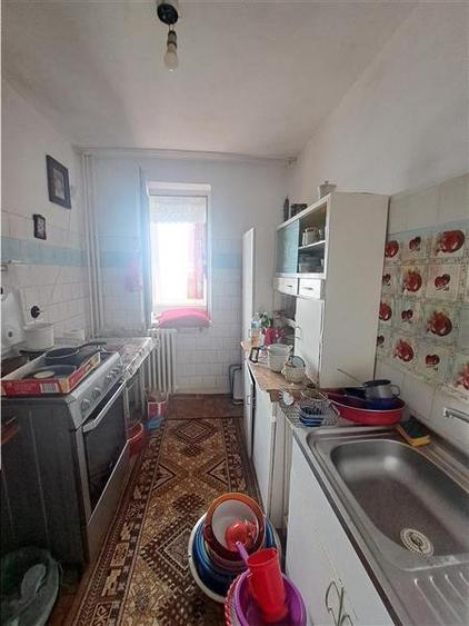 Apartament 2 camere in bloc anvelopat et intermediar