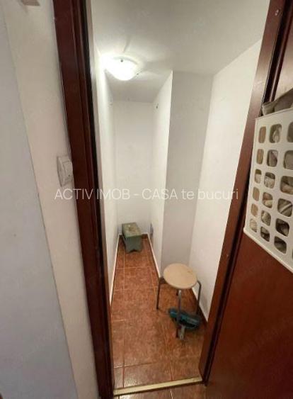 BANU MANTA, apartament 2 camere decom et 10, an bloc 1981