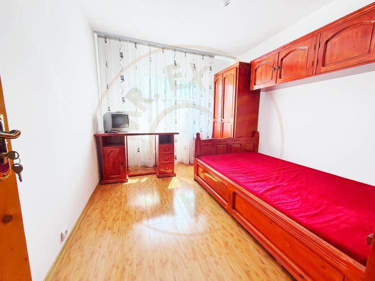 Apartament generos 3 camere decomandat + mansarda Curtea de Arges - Ivancea