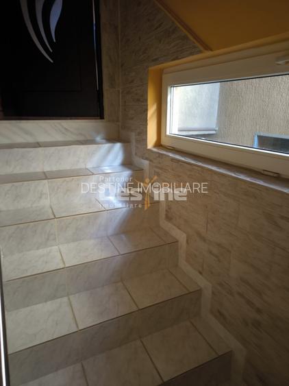 Casă P+E+M + corp secundar , 240 mp teren , 2 garaje , Metrou Bazilescu - 5