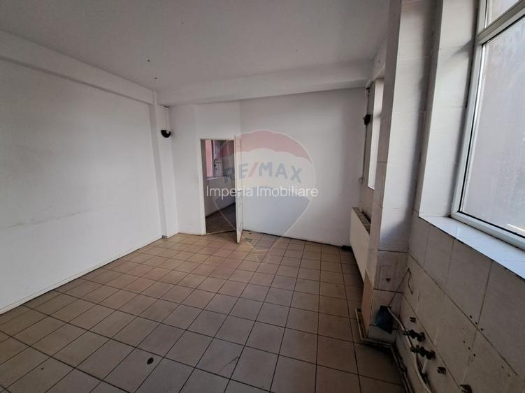 Spatiu comercial de inchiriat in zona 1 Mai - 15