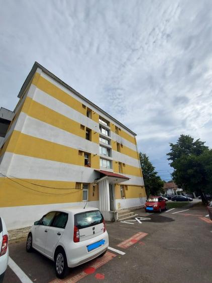 Apartament cu 3 camere de vanzare – Târgu Jiu, zona centrala