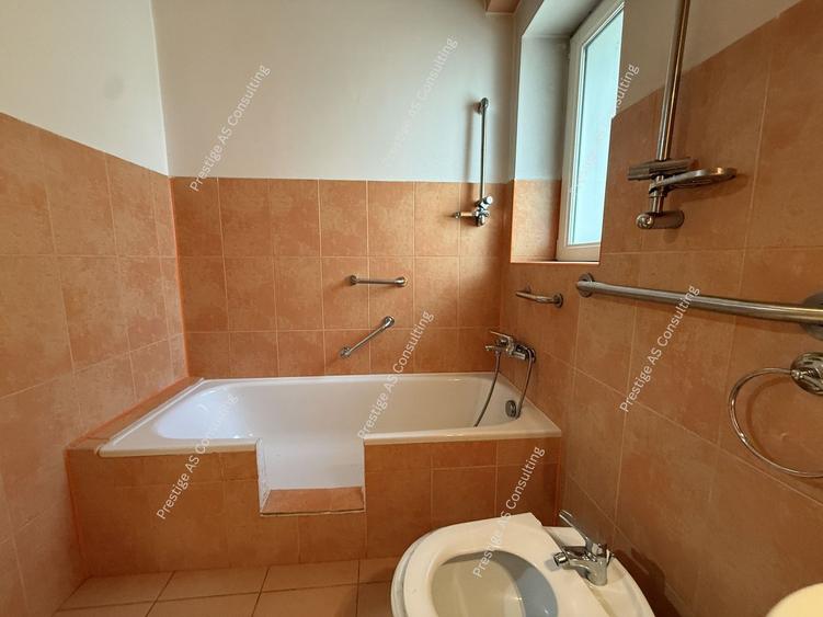 Apartament 4 camere, parter inalt zona Punctele Cardinale - Central