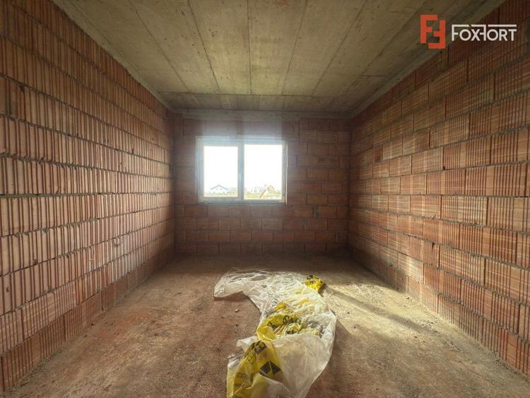 Casa individuala la rosu, 5 camere, teren 508 mp, in Giarmata