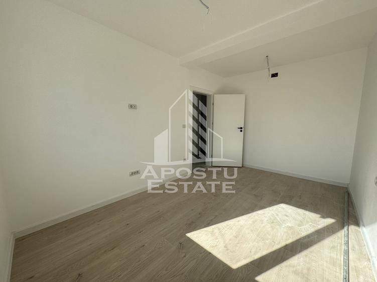 Penthouse cu scara interioara deosebita, 3 camere si 2 bai langa Lidl.