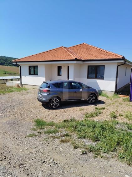 „Casă în stil mediteranean de vânzare în Livezeni – Oază de liniște și confort”