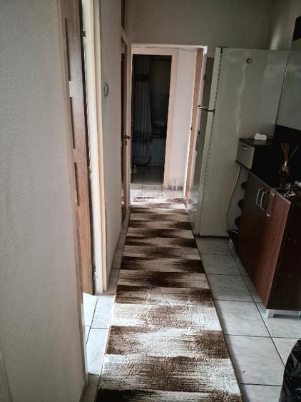 Închiriez ap 2 camere.  - 7