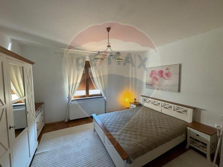 Casă modernă de vânzare în Partoș