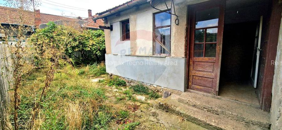 Casă cu teren generos de 750mp intr-o zona excelenta din Chisineu Cris - 3