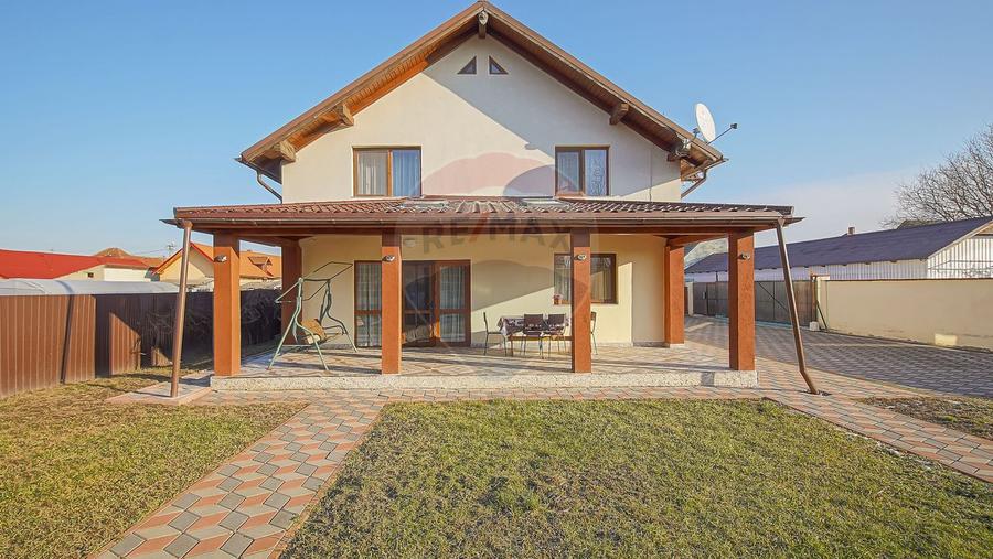 Casă individuală cu grădină și garaj în Prejmer –mobilată, comision 0%