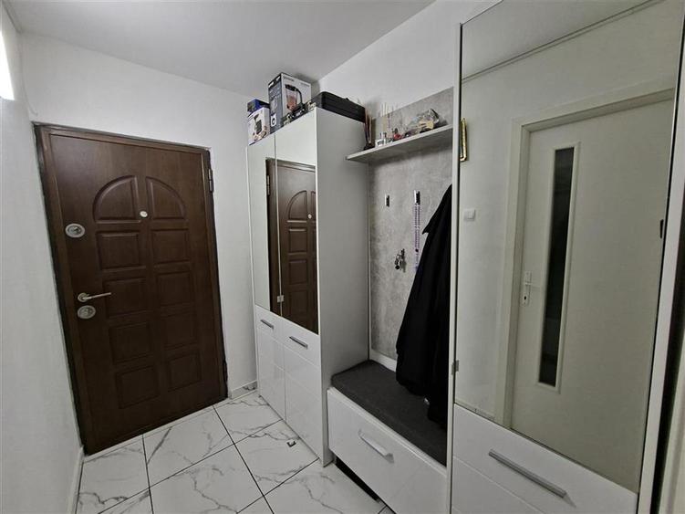 Garsoniera moderna cu pivnita zona Lazaret