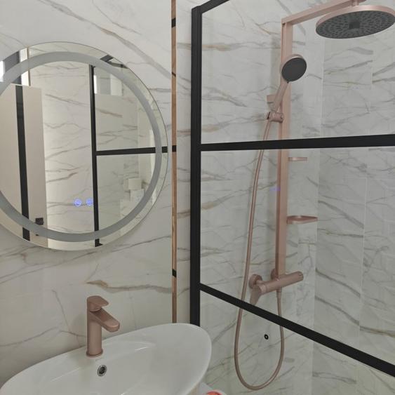Casa lux 280mp teren 1000mp cartier Tineretului Sura Mica