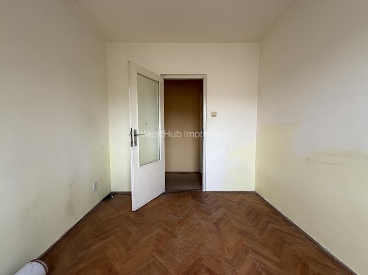 Apartament 3 camere, etaj 3, semidecomandat, centrala, P-ta Doina - 8