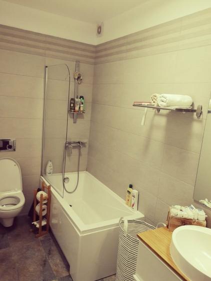 Apartament 3 camere, loc parcare subteran, living 50m2, zona Pod Constanta