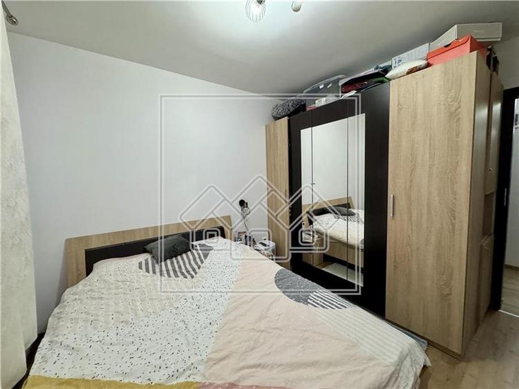 Apartament cu 3 camere, mobilat si utilat, zona linistita