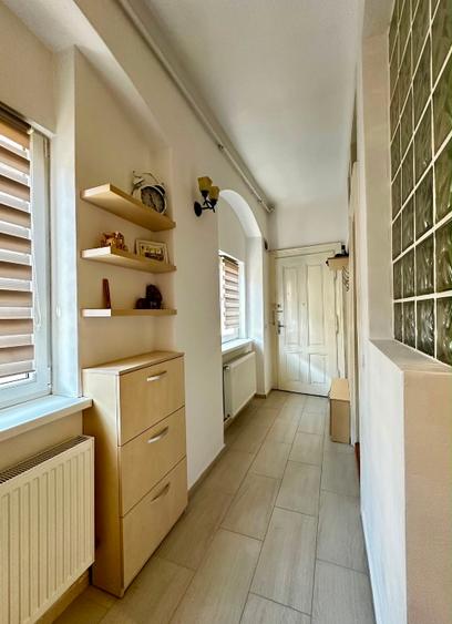 Închiriez apartament 3 camere - zonă ultracentrală