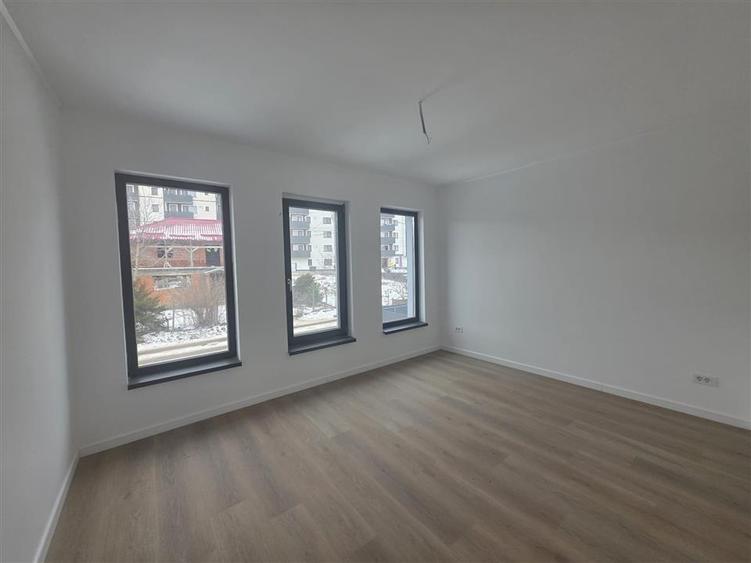 Apartament 4 camere dispus pe 2 niveluri
