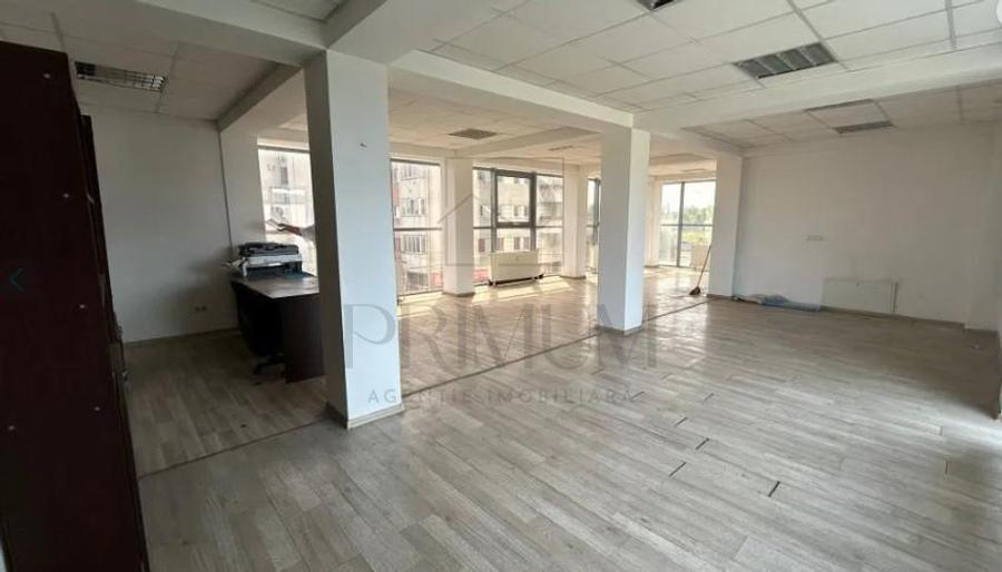Spatiu Birouri luminos open-space