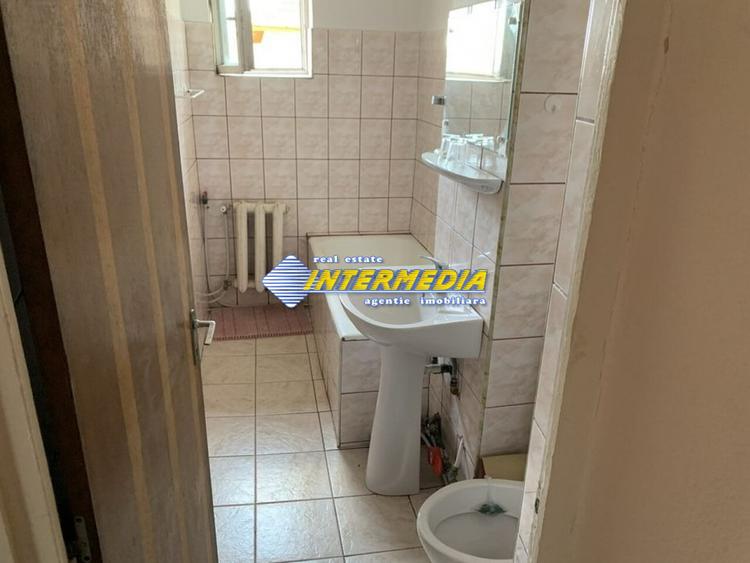 Apartament 3 camere etaj 2 +garaj + boxa in Cetate zona Caroline