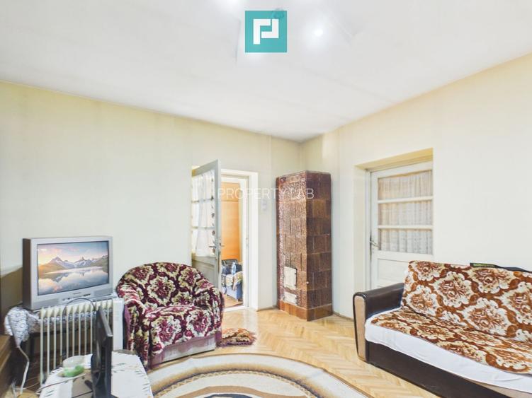 Casa în Cuvin la poalele dealului - 8