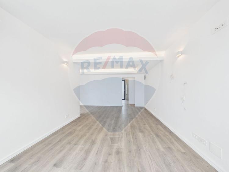 Apartament 4 camere nemobilat de închiriat, bloc nou zona Banu Manta