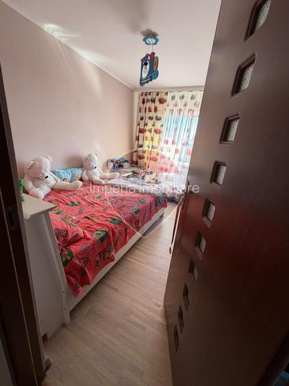 Apartament cu 3 camere de închiriat,Rovine - 13