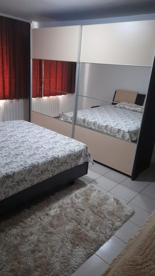 Apartament 3 camere 70 mp etaj 1, decomandat, Rovinari