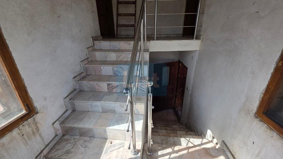 Casa 8 camere + Teren 441 mp, Central
