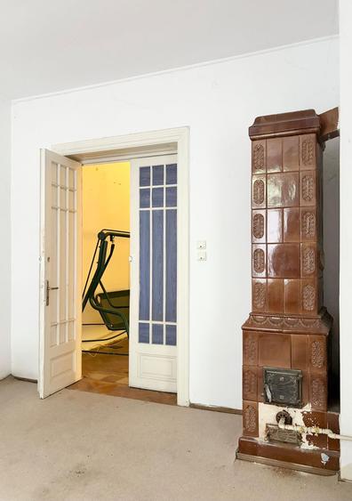 CASA INTERBELICA CU TEREN 707MP
