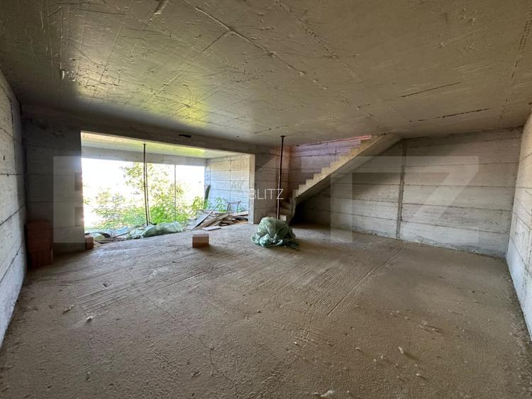 Casa la rosu, Demisol+Parter+Etaj, 223 mp, teren 10 ari - 7