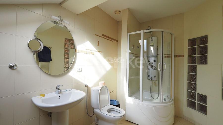 Vila cu 9 camere, 5 bai | D+P+1+M | 416mp teren - 24