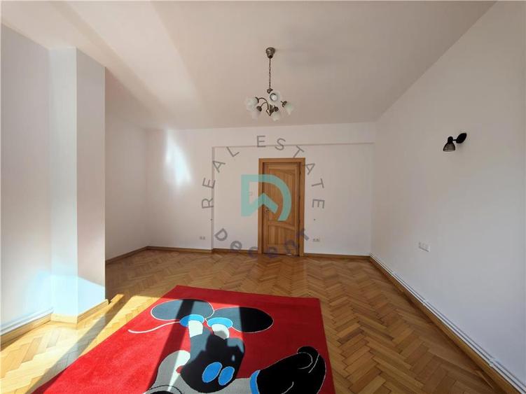 Închiriez 3 camere, Centrul Istoric, Brașov