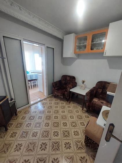 Apartament 2 camere Zona Abator, etaj 4/4, centrală gaze, mobilat și utilat