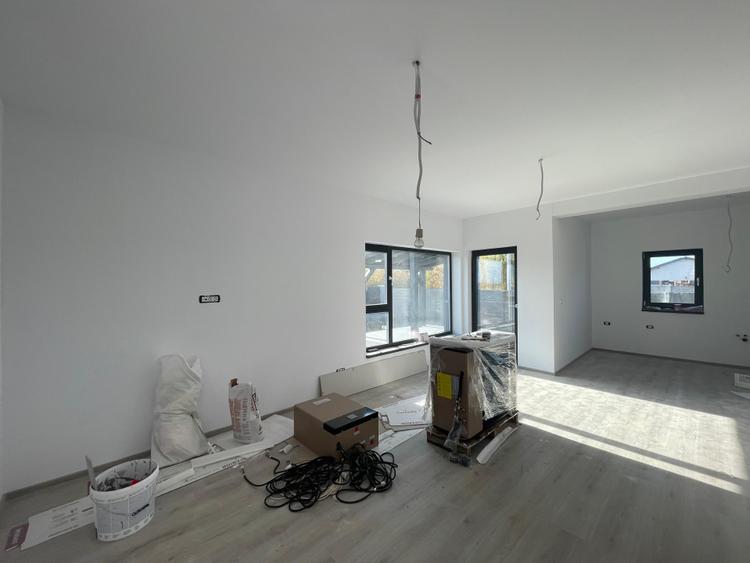 Duplex 3 camere separat prin baie Mosnita Noua