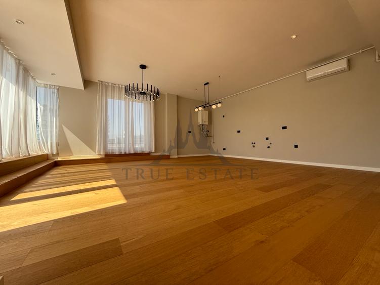 Penthouse cu vedere spectaculoasa catre Lac