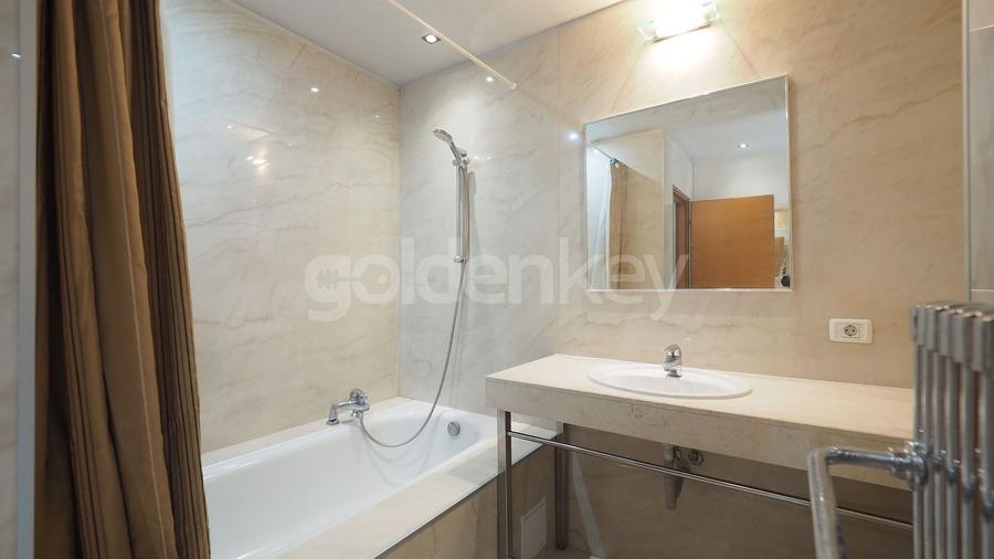 Apartament penthouse cu 4 camere | 2 garaje | spatii generoase