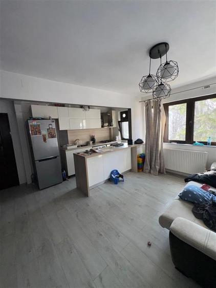Apartament 4 camere Semidecomandat Berceni