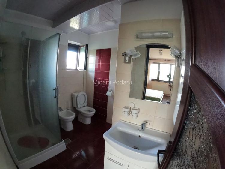 Casa cu etaj, mansarda, curte, 3 dormitoare, 3 camere de zi, 4 bai. Com. Smardan