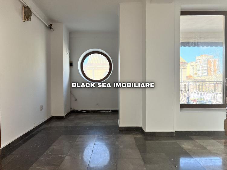 Vila 7 camere D+P+1+M - 2 Garaje - 50m de plaja - Zona centrala
