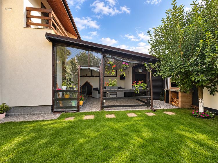 Casă în duplex cu grădină și terasă – un loc pregătit să devină „acasă”