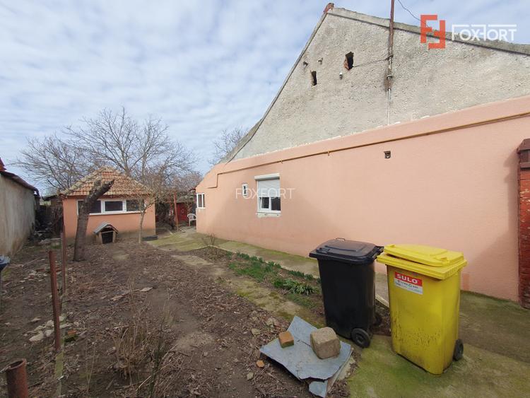 Casa de vanzare cu 3 camere si teren de 1008 mp - Deta - 13