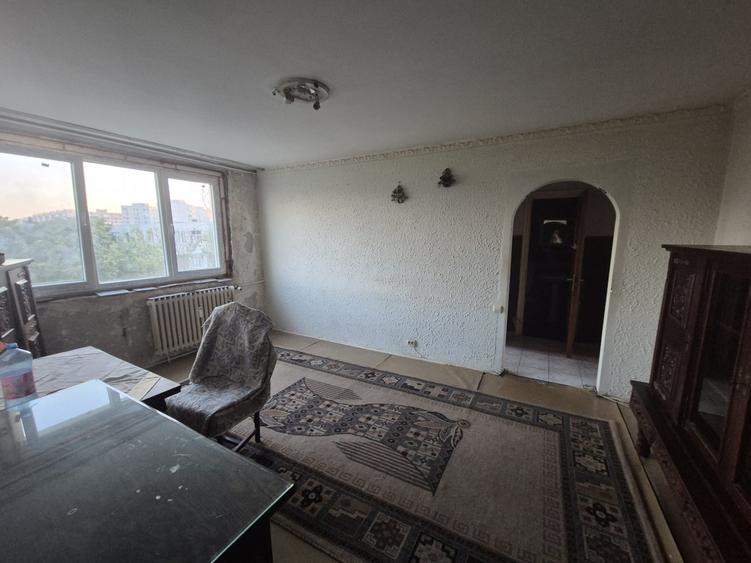 Apartament 3 camere langa Metrou 1 Decembrie. Negociabil