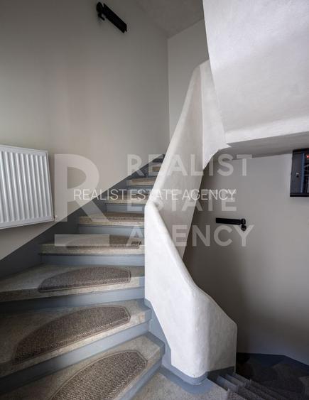 Vilă 8 camere, potrivită pentru birouri, echipe IT, avocați,zona 1 Mai - 19