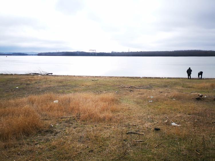 Vând teren agricol  2 ha cu deschidere la Dunăre